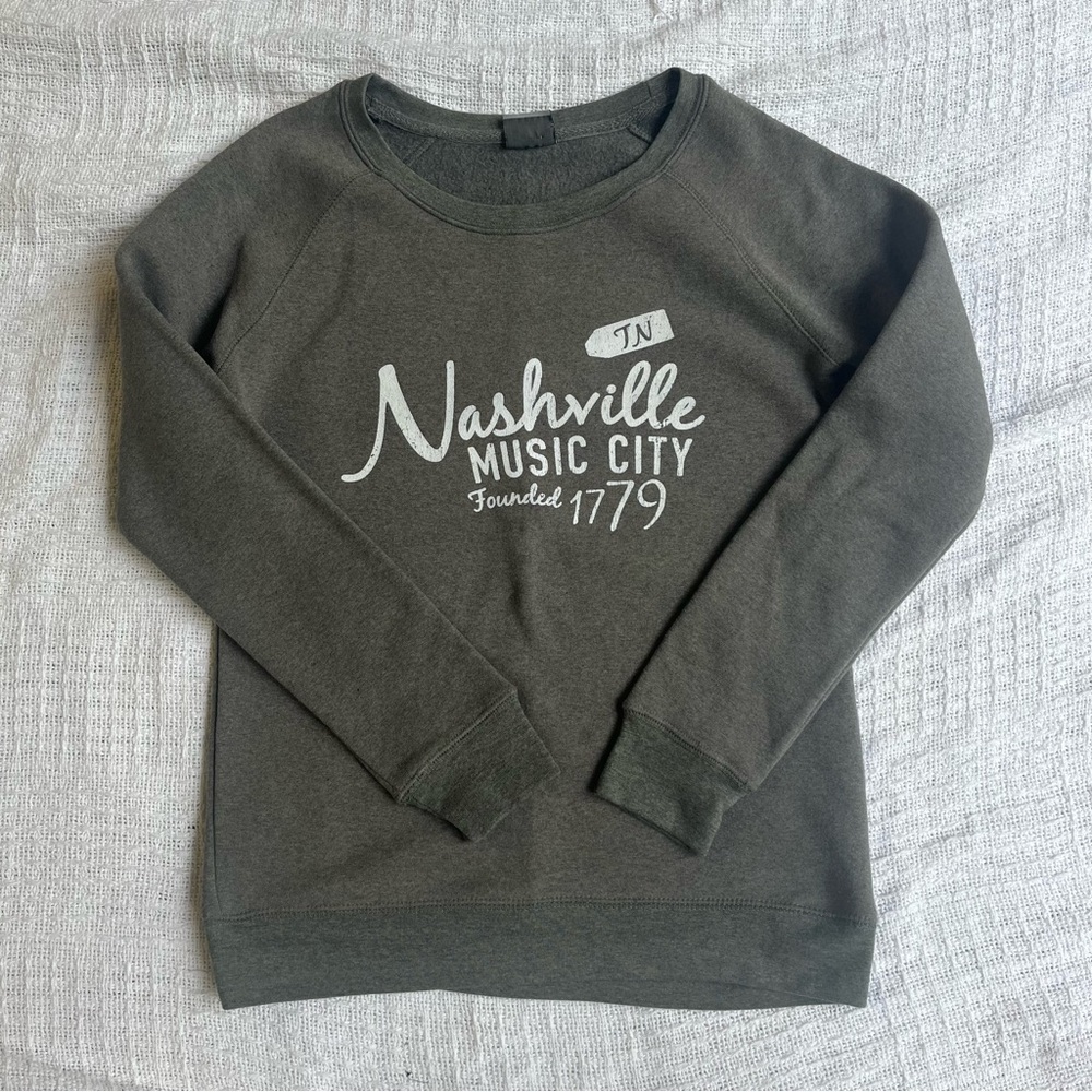 Women’s small Nashville graphic crewneck